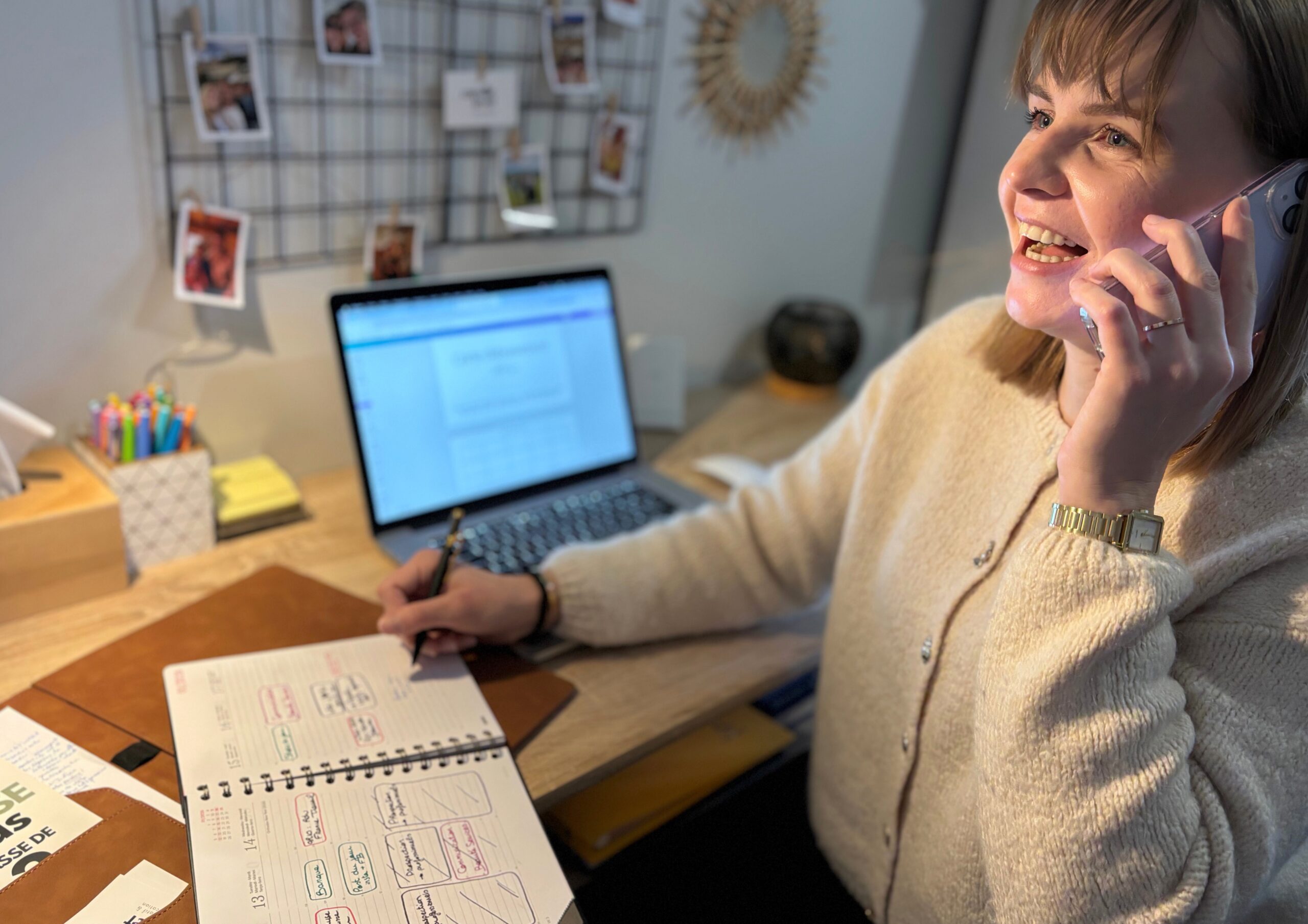 Camille, consultante en communication digitale.